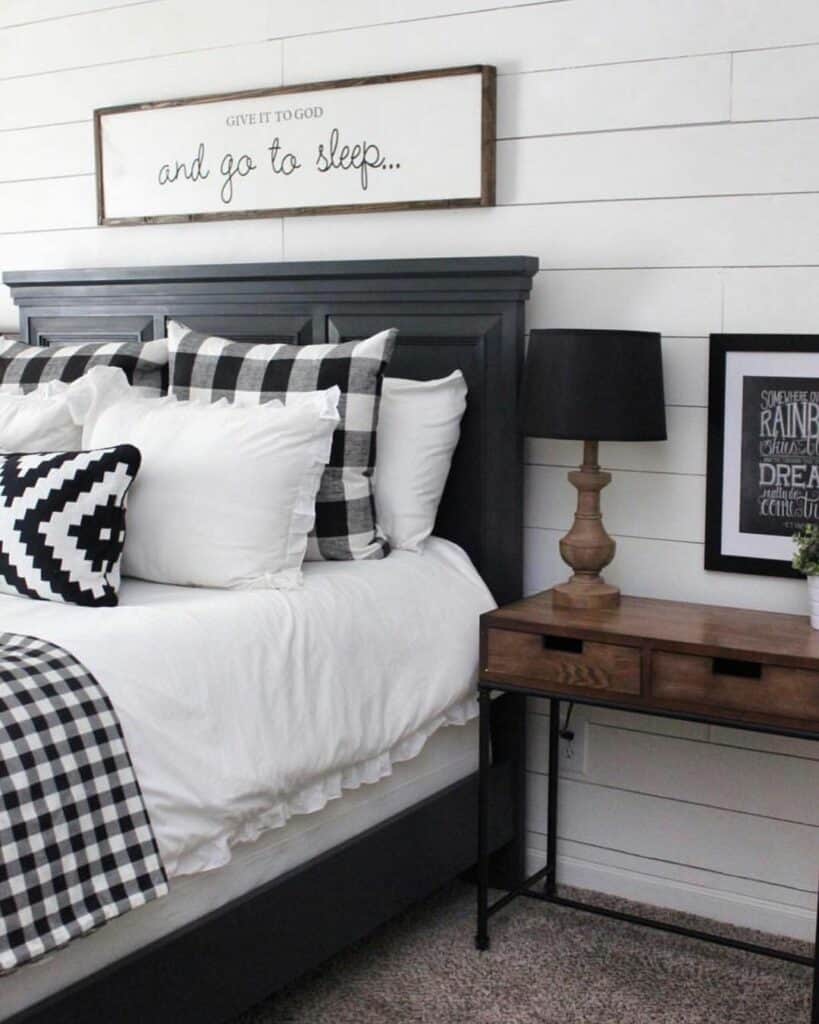 Mixed Pattern Decorations for a Farmhouse Bedroom