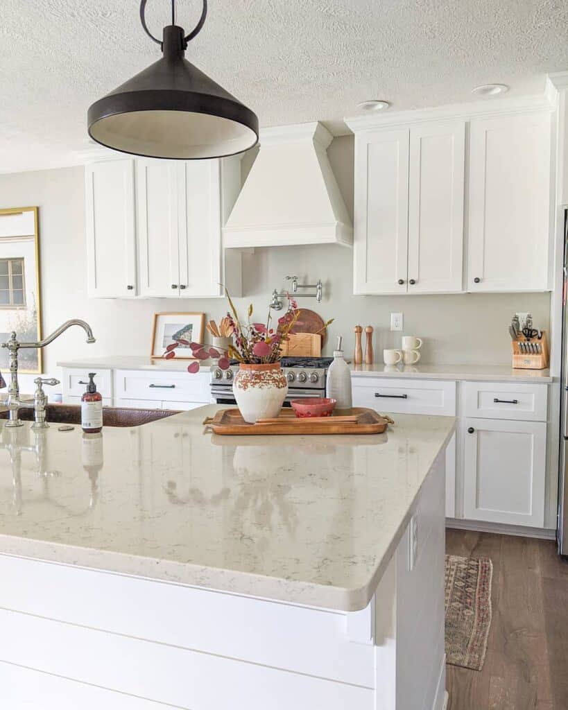 Mixing Shades of White in Modern Farmhouse Kitchen Décor