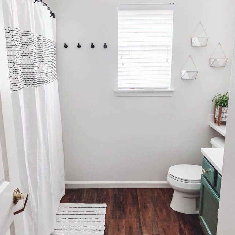 Modern Farmhouse Bathroom With Wall Décor