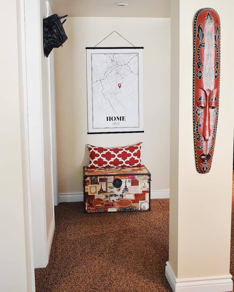 Modern Farmhouse Entryway With Wall Décor