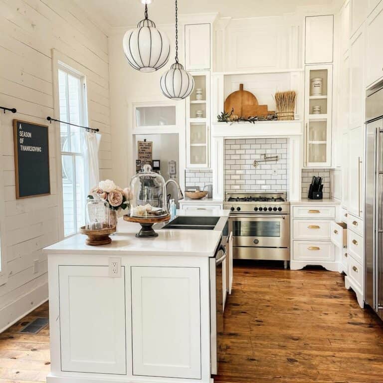Modern Farmhouse-style Kitchen With Wood Accents