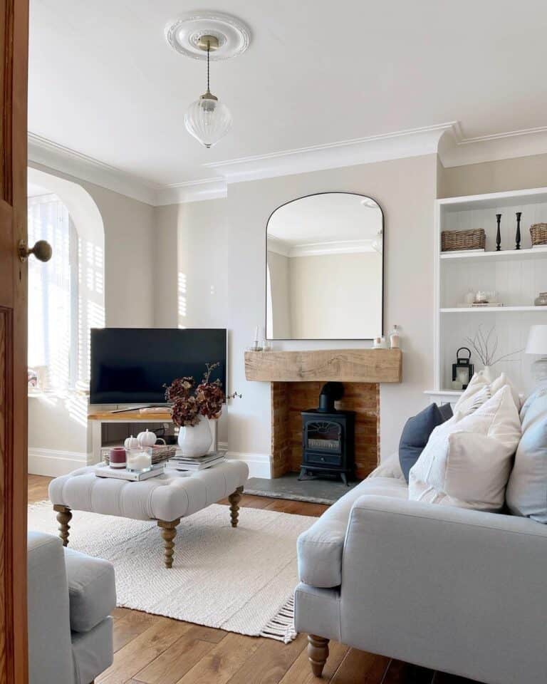 Modern Living Room With Crown Molding