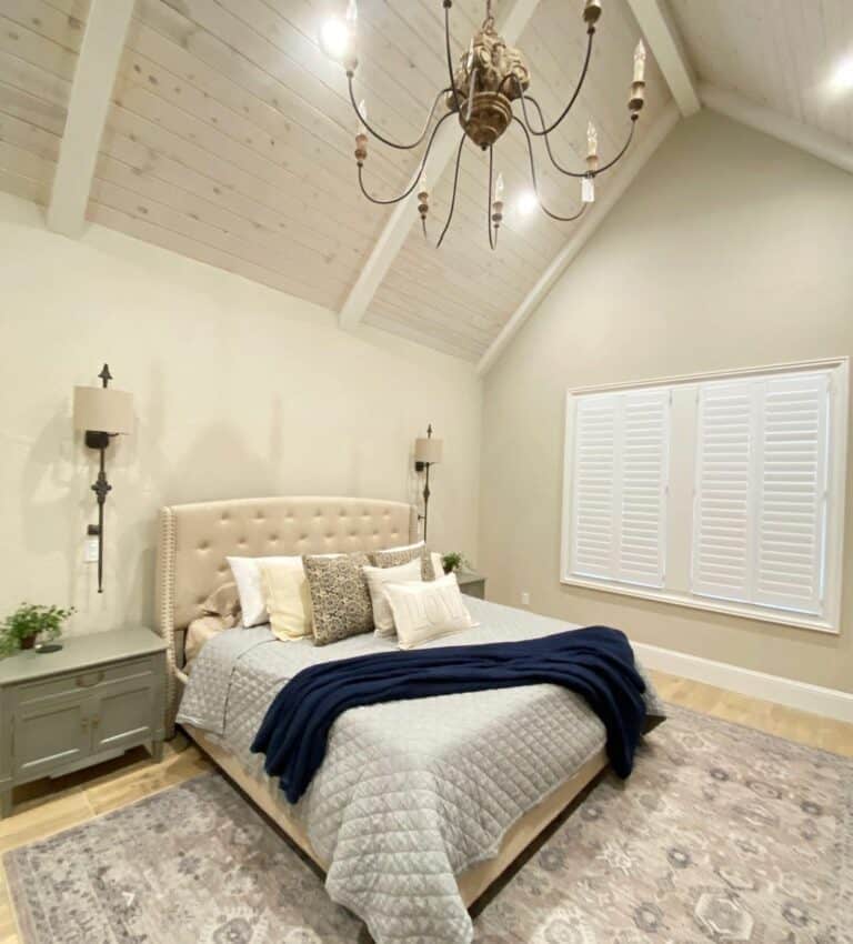 Natural Wood Bedroom Floors With a Farmhouse Area Rug