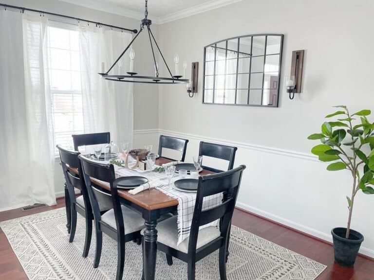 Neutral Décor in a Dining Room