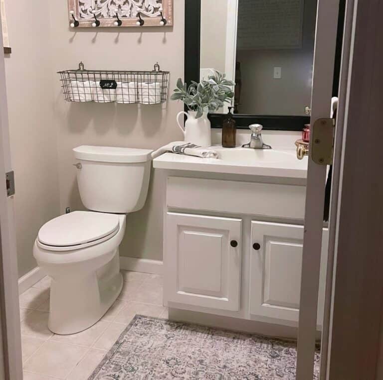 Neutral and Quaint Small Bathroom Décor Ideas