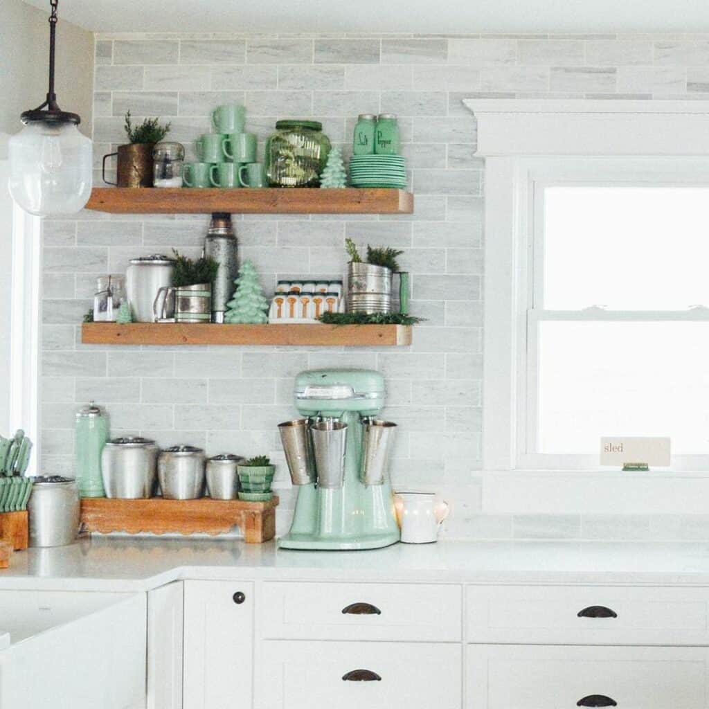 Pastel Kitchen Shelves Décor Ideas