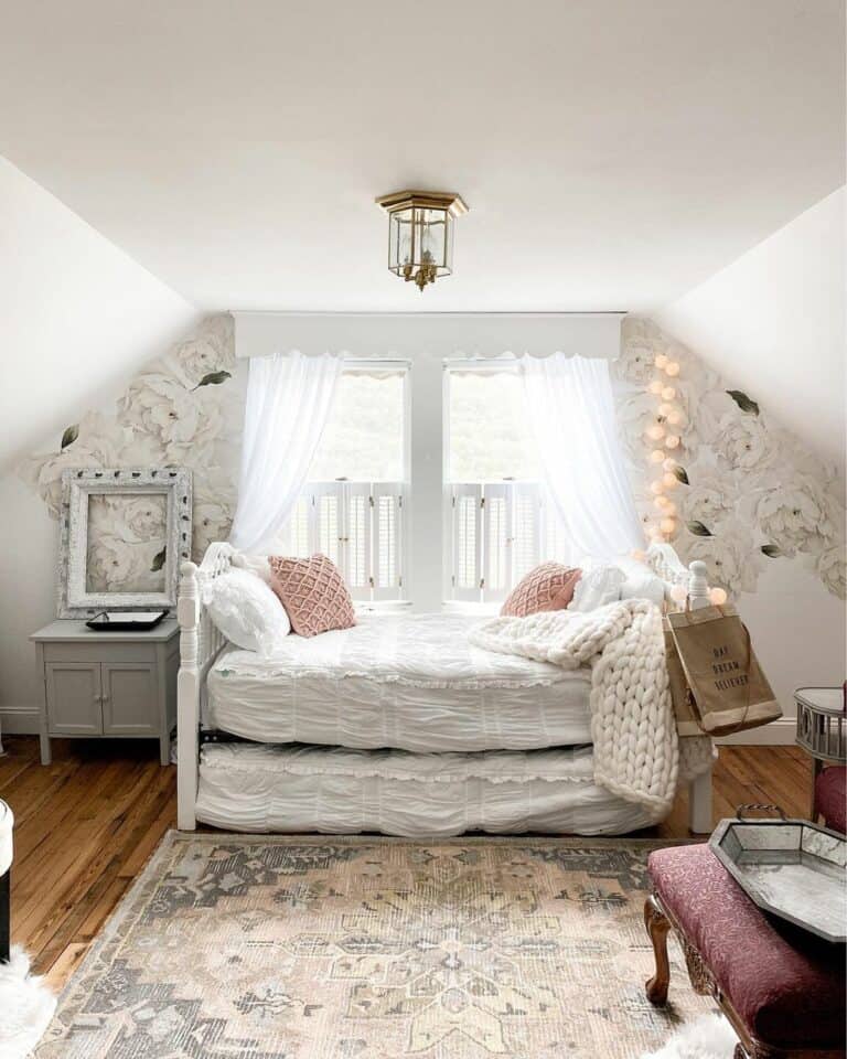 Serene and Floral Small Bedroom Décor Ideas