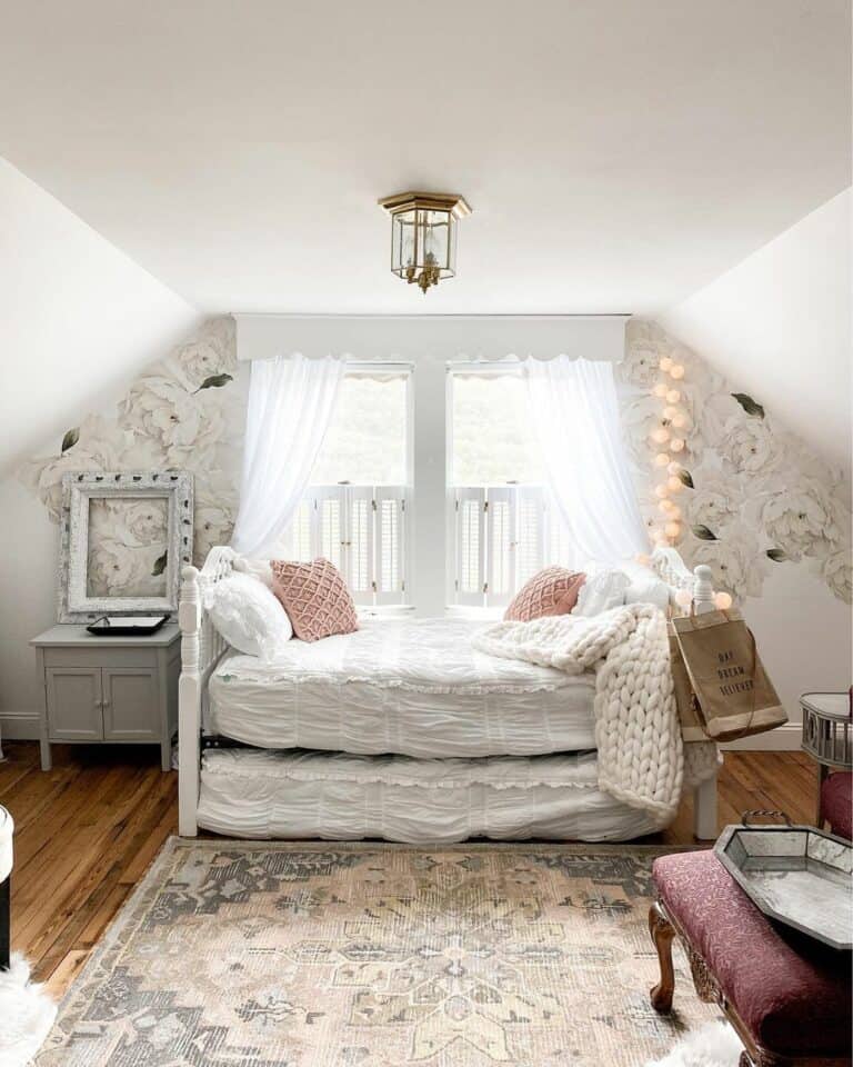 Serene and Floral Small Bedroom Décor Ideas
