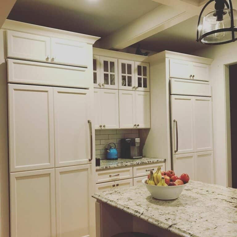 Shaker Cabinetry in Farmhouse Kitchen