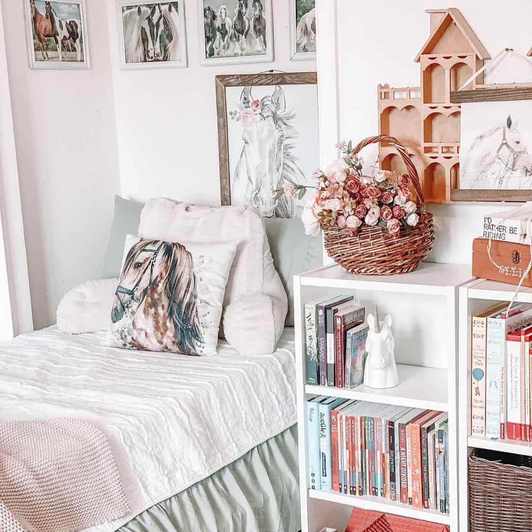 Single Bed In Alcove