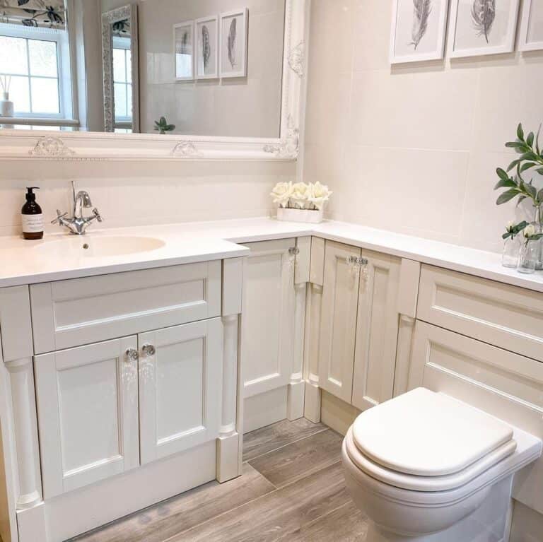Small Bathroom With a Neutral Color Palette