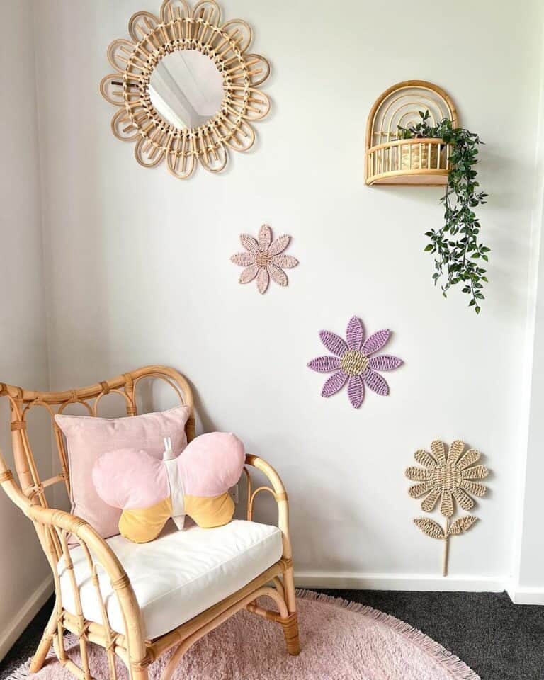 Toddler Room With Purple Floral Décor