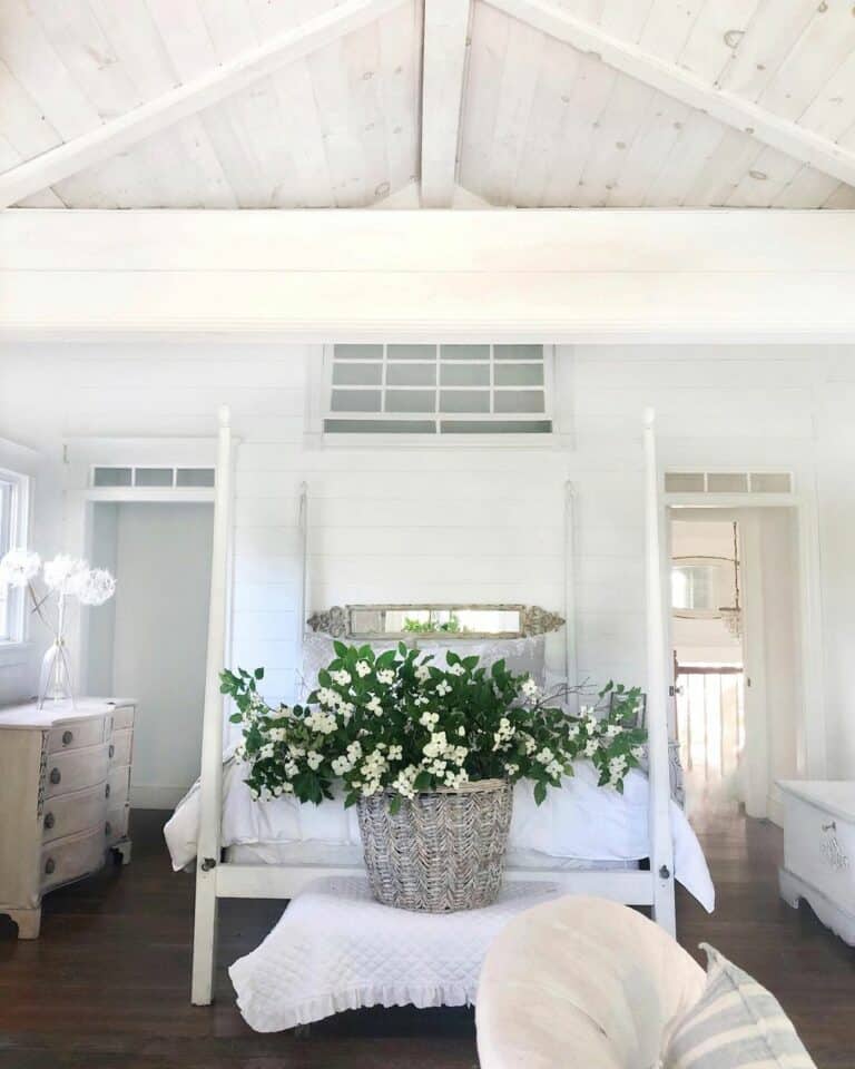 Traditional White Farmhouse Bedroom Furniture