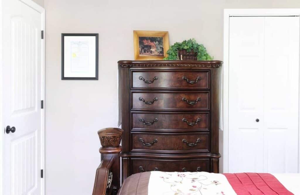 Traditional Wooden Furniture for a Masculine Bedroom