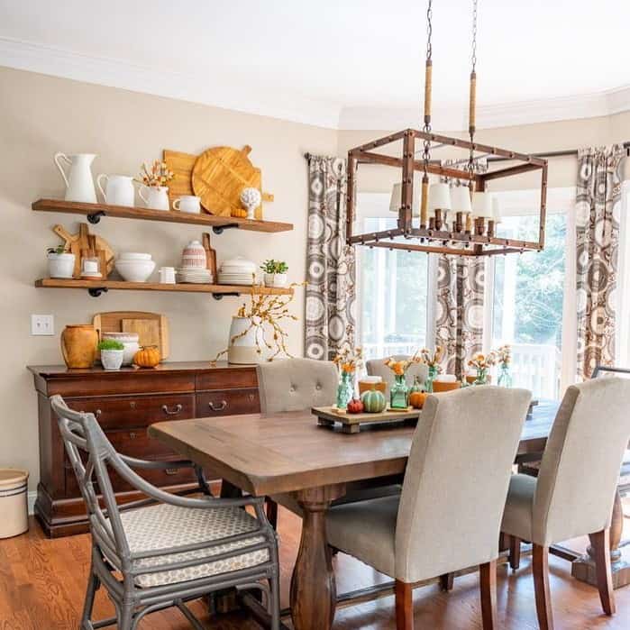 Unique Chandeliers and Centerpieces for a Dining Room
