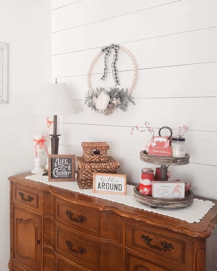 Vintage Console Table With Spring Décor