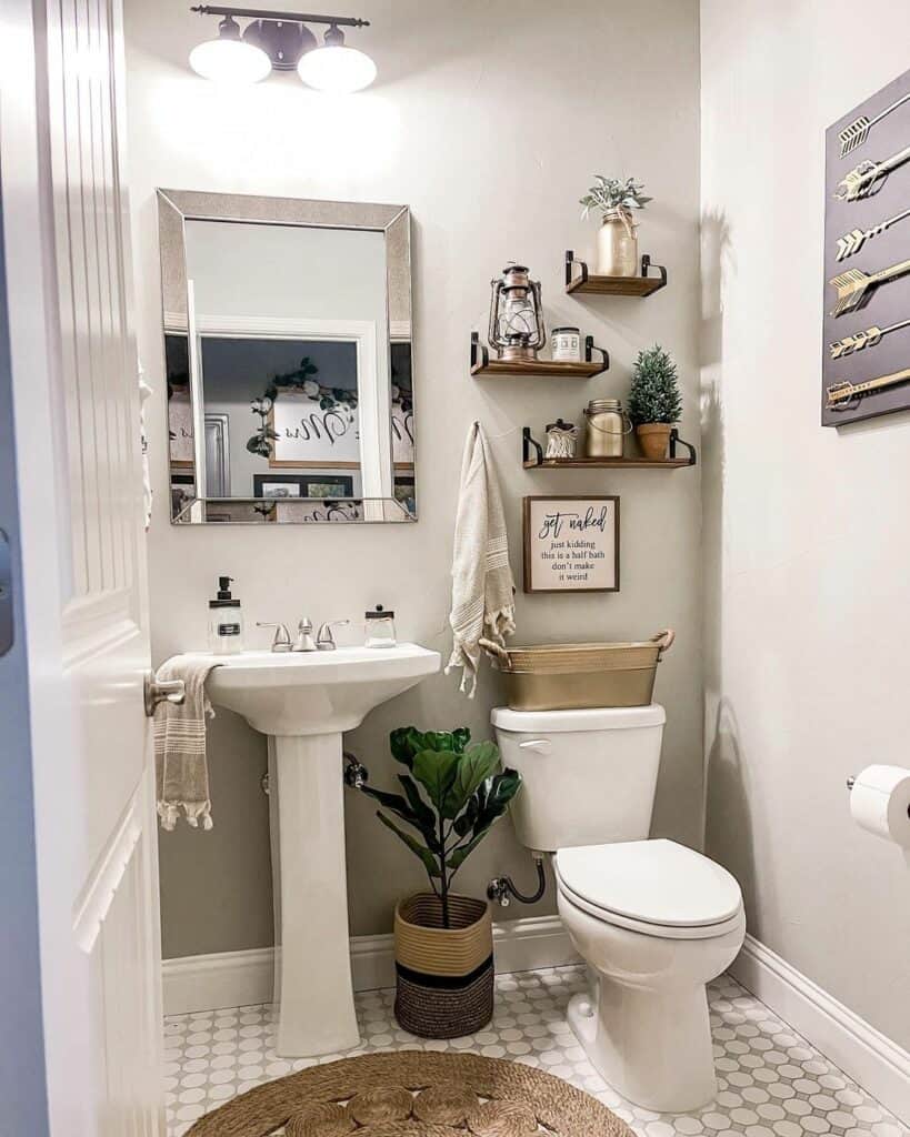 Wall Art and Shelf Décor for a Small Bathroom