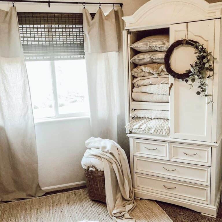 White Bedroom Wardrobe for Extra Storage