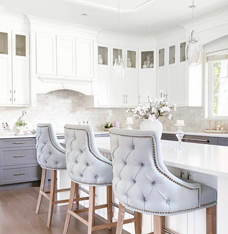 White Kitchen With Modern Décor