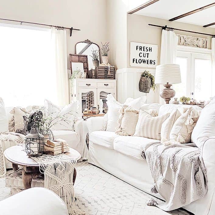 White Living Room Decorations for a Neutral Home
