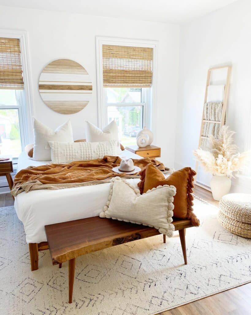 White and Beige Bedroom Décor