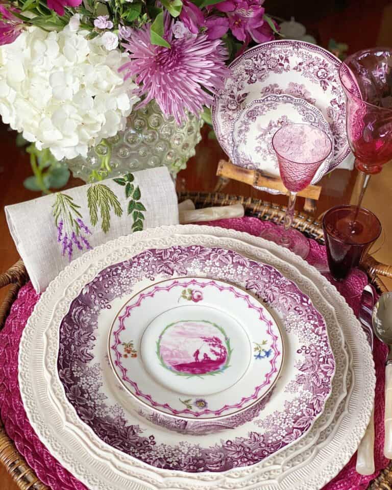 Vintage-style Place Setting With Purple Notes