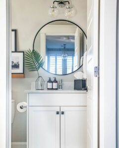 Modern White and Black Bathroom With Simple Décor