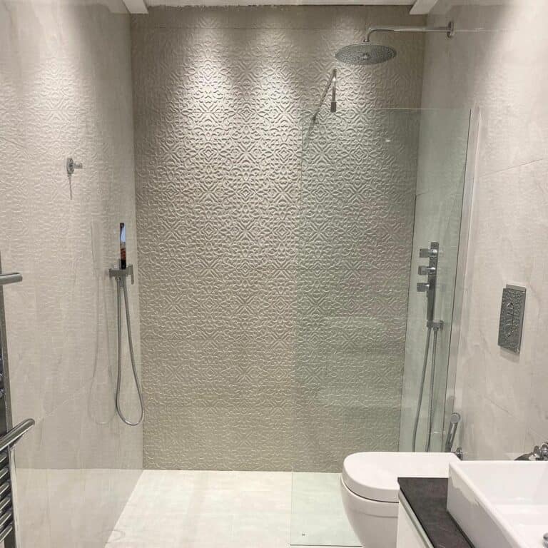 Tiled Accent Wall in Modern Walk-in Shower