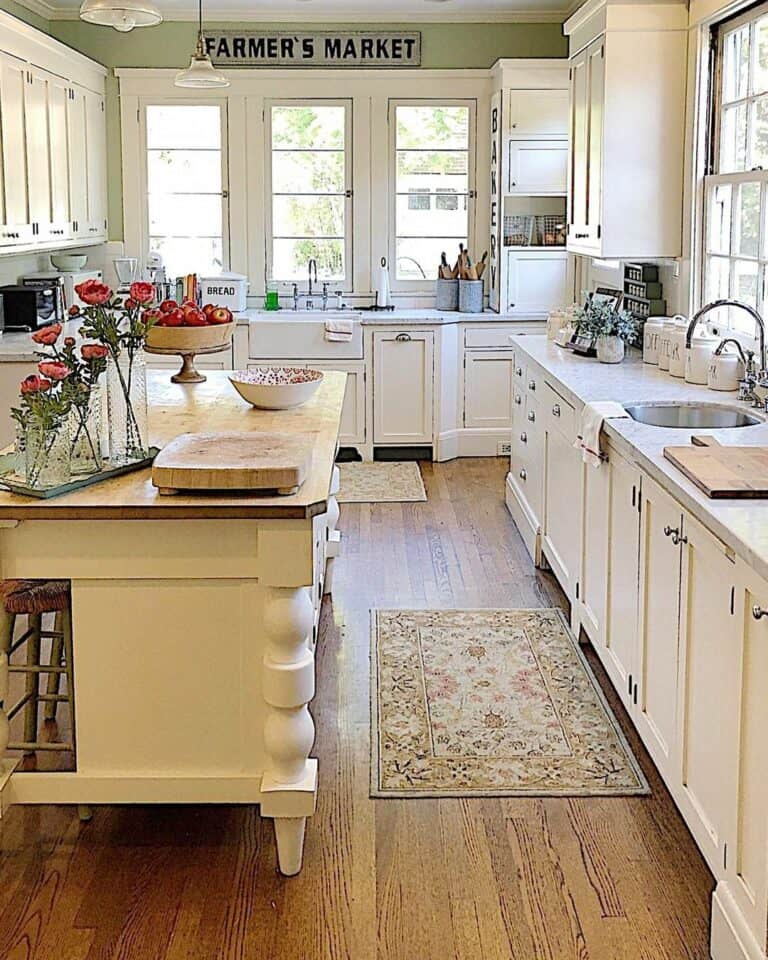 100-Year-Old Farmhouse Kitchen Styling