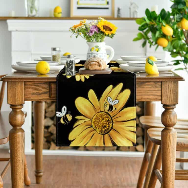 bee table runner