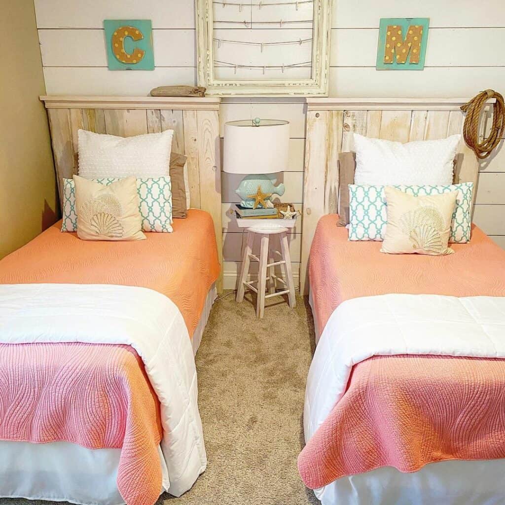 Beach-themed Twin Bedroom