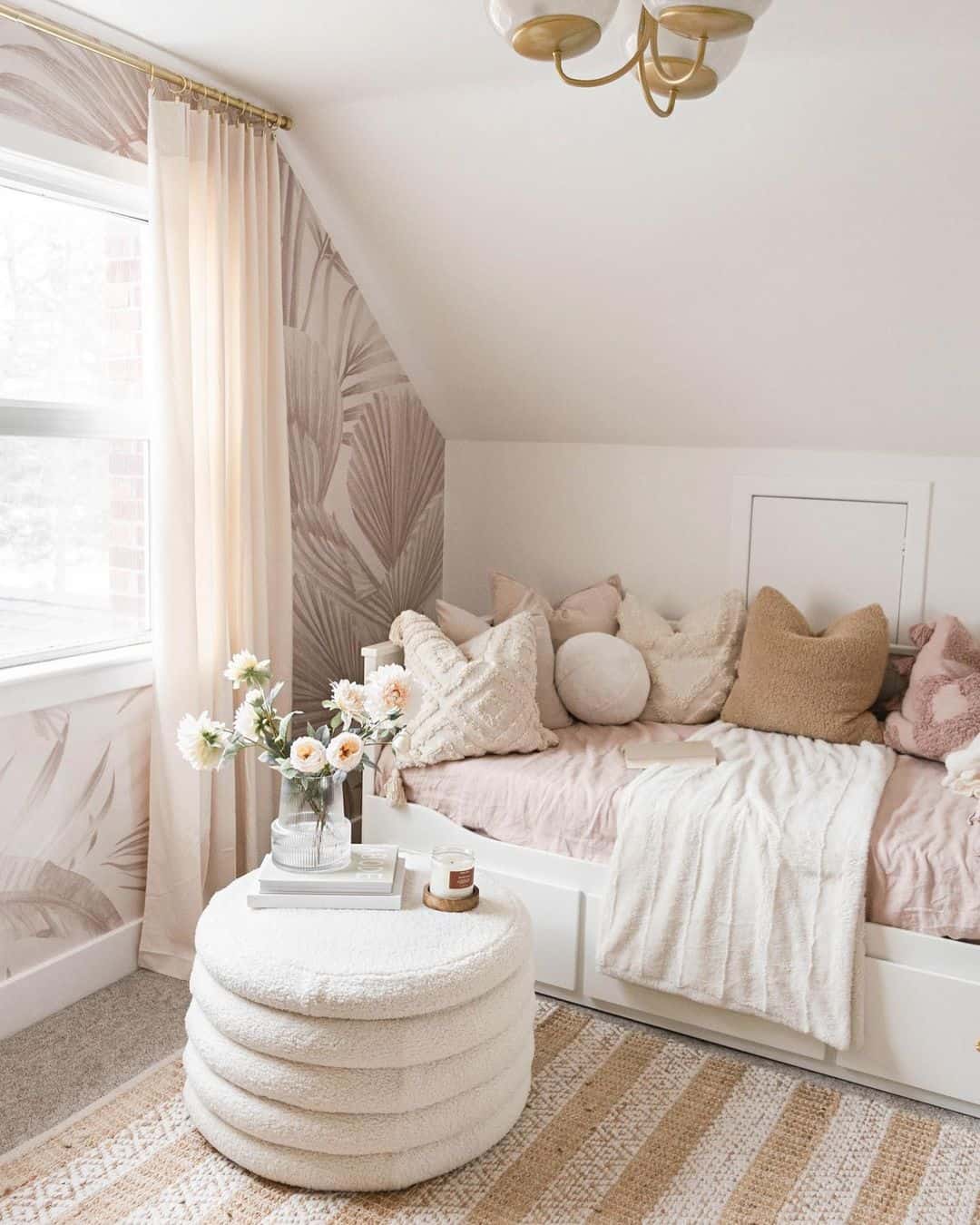 29 Exhilarating Bedroom Wall Ideas To Transform Your Space