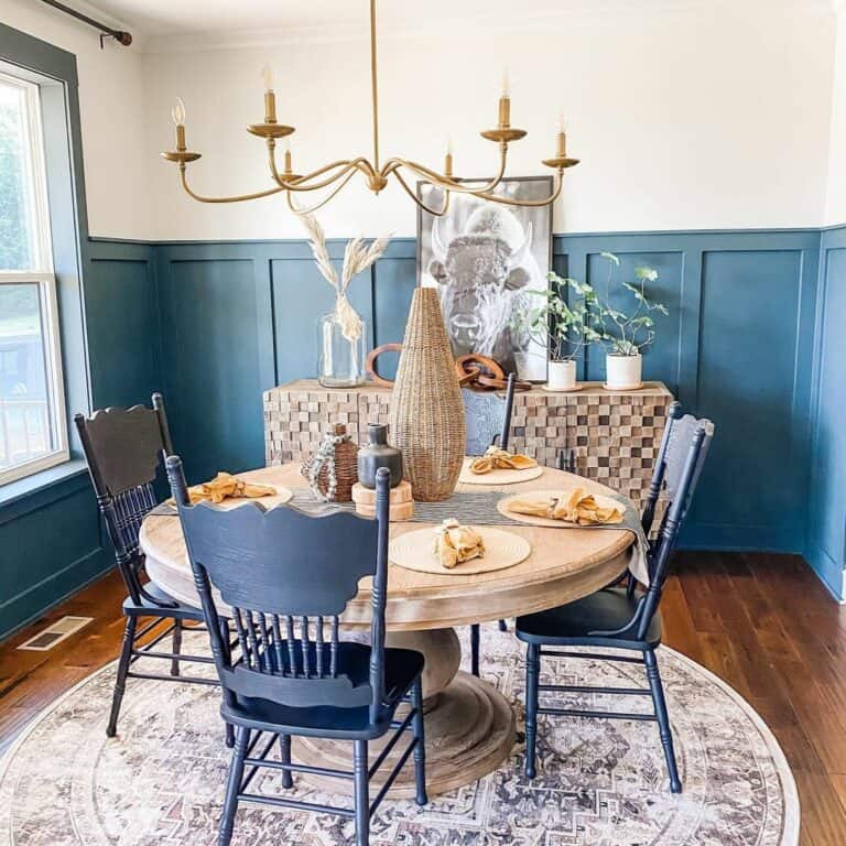 Bold and Blue Dining Room Décor