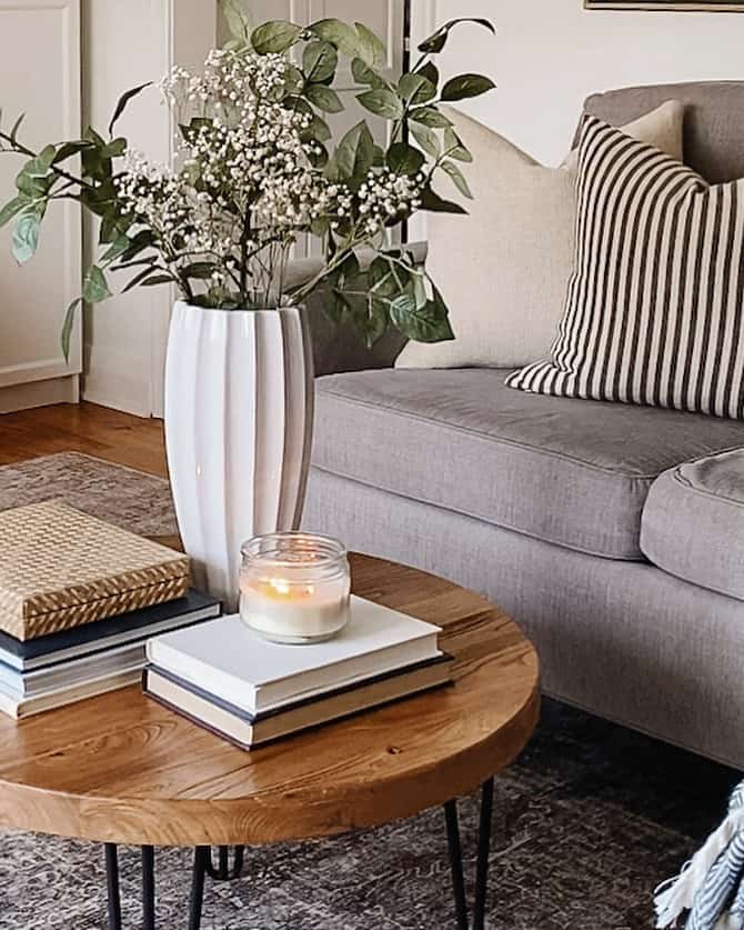 Coffee Table With Porcelain Statement Vase