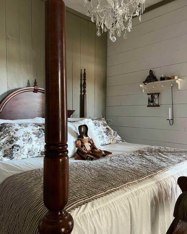 Colonial-style Bedroom