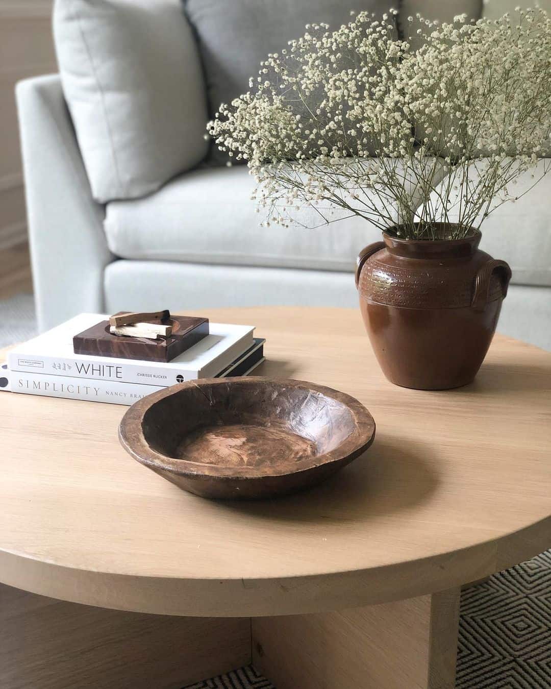 dark-brown-minimalist-table-d-cor-soul-lane
