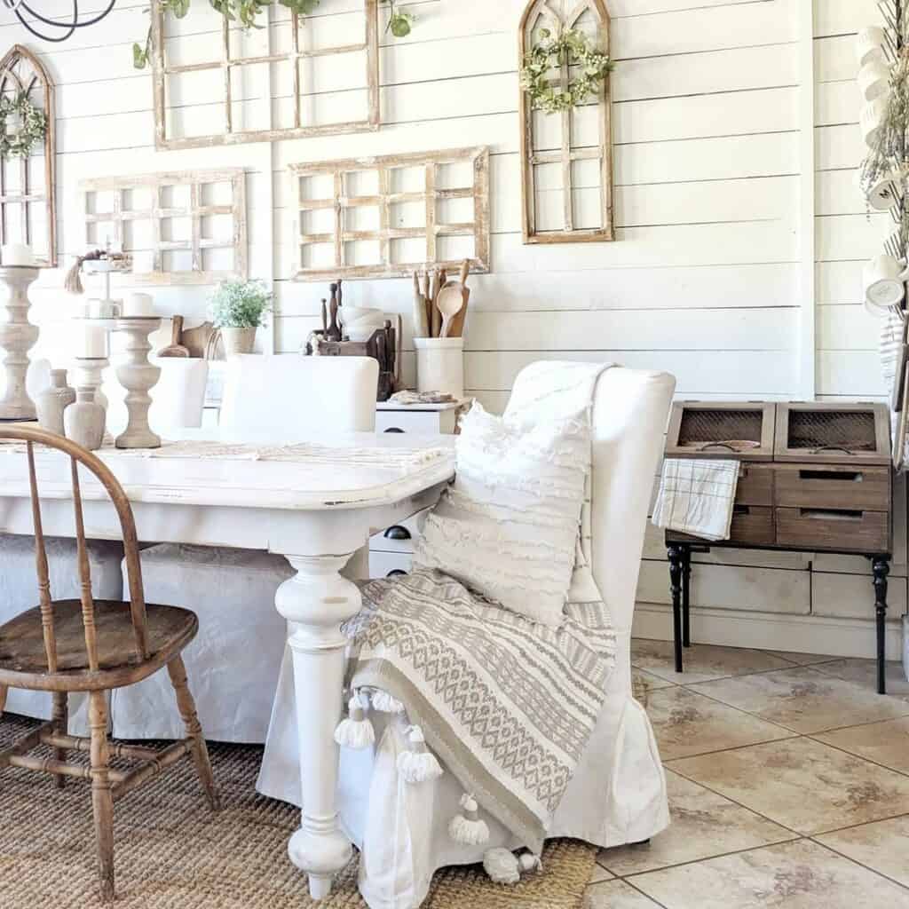 Decorative Hutch Décor