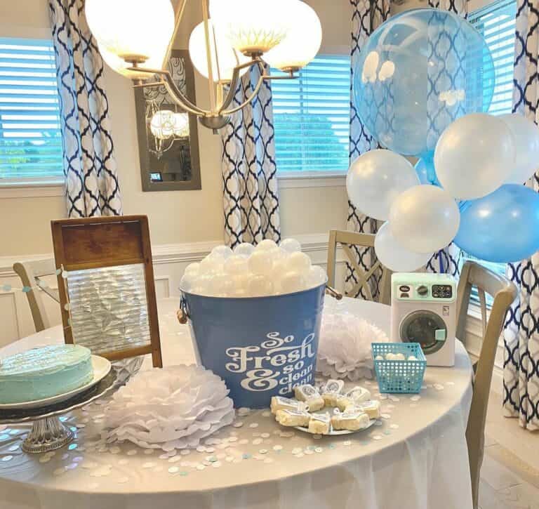 Dining Room Decorations With Neutral Tablecloth