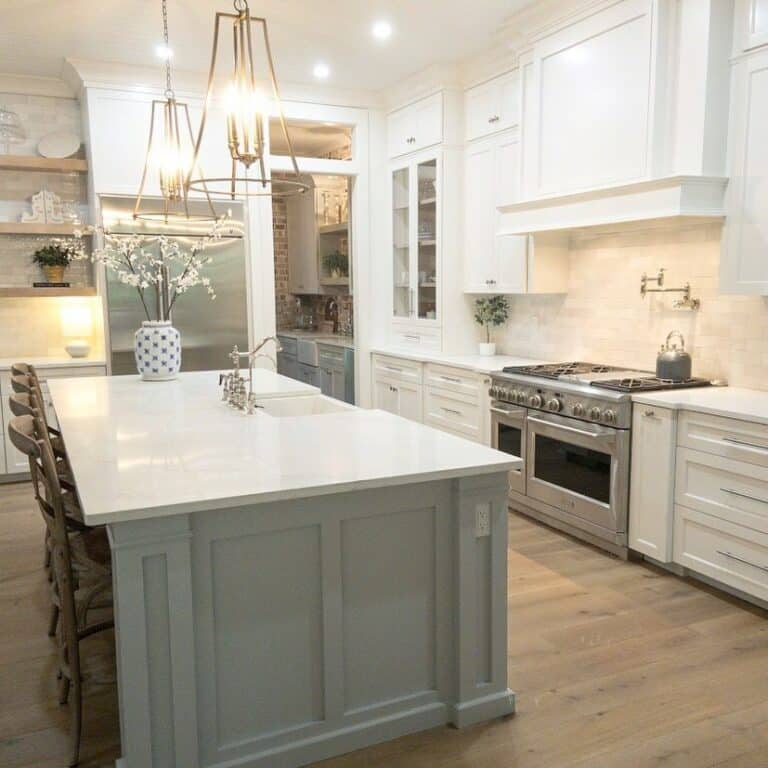 Elegantly Textured Modern Kitchen