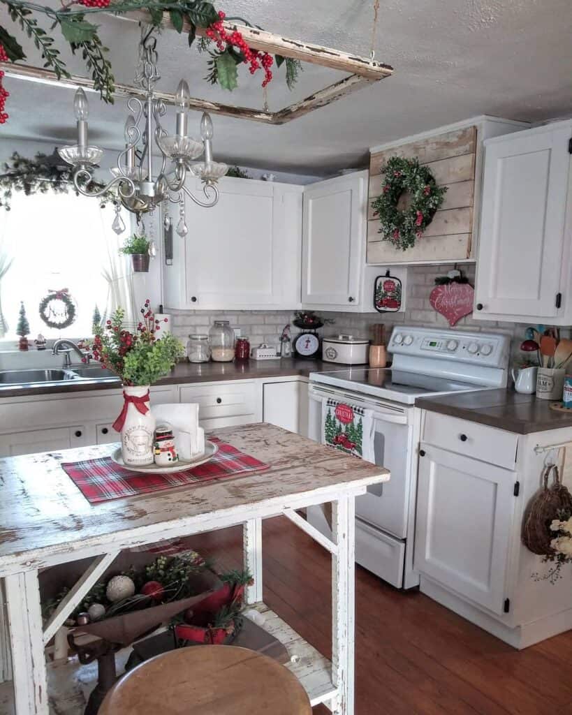 Farmhouse Christmas Kitchen Styling