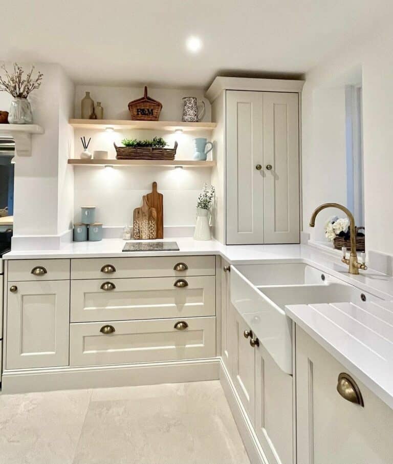 Farmhouse Kitchen With Countertop Cabinets