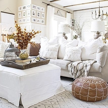 Farmhouse Living Room With Fall DÃ©cor