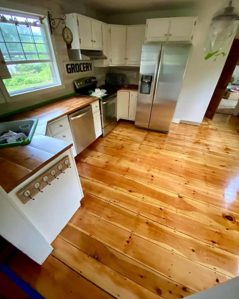 Farmhouse Wooden Kitchen Flooring Ideas