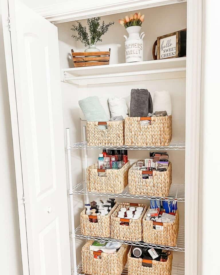Farmhouse-style Pantry With Rattan Baskets