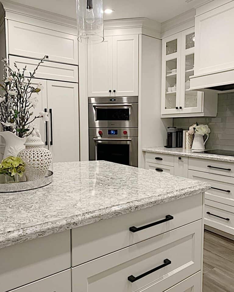 Gray Granite Counters With Neutral Farmhouse Décor