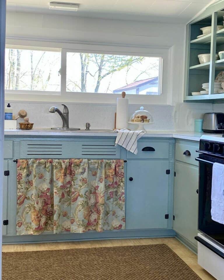 Kitchen With Black and White Appliances