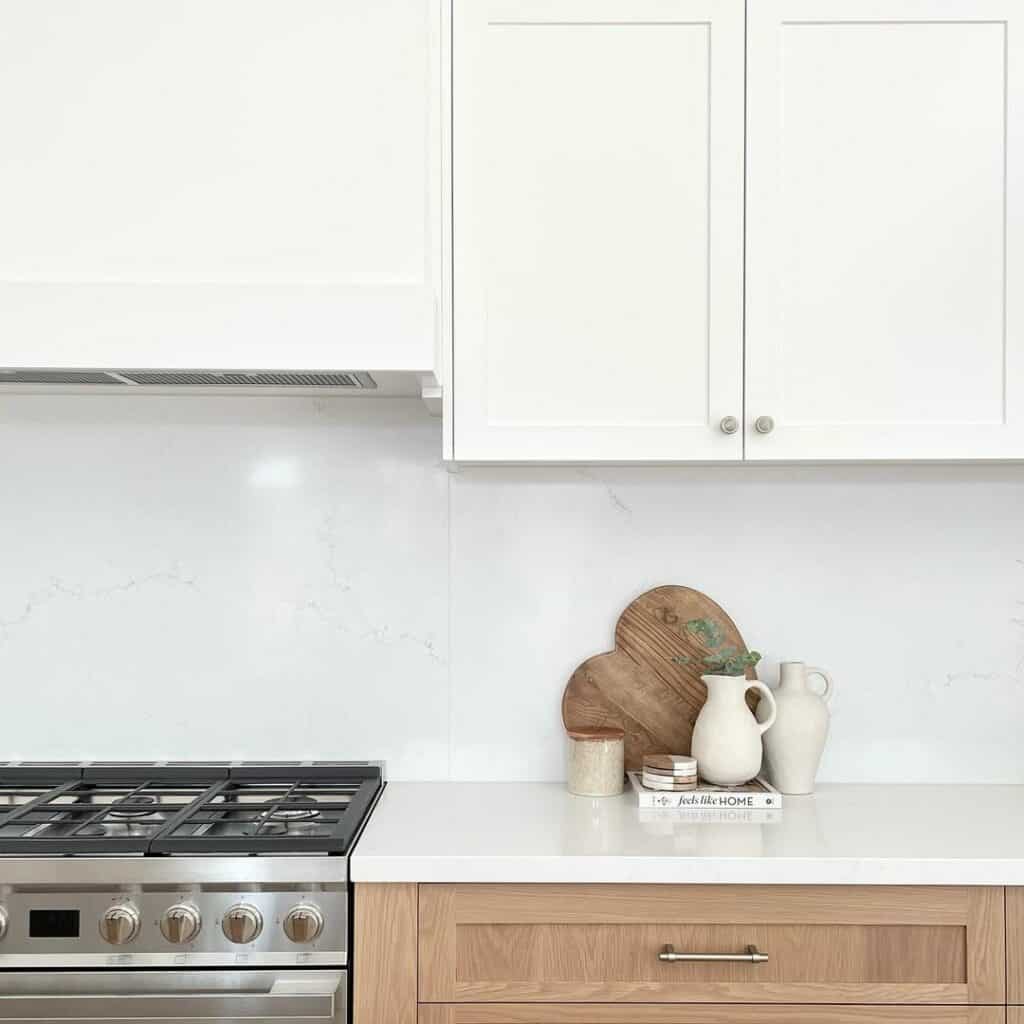 Minimalistic Hamptons-style Kitchen