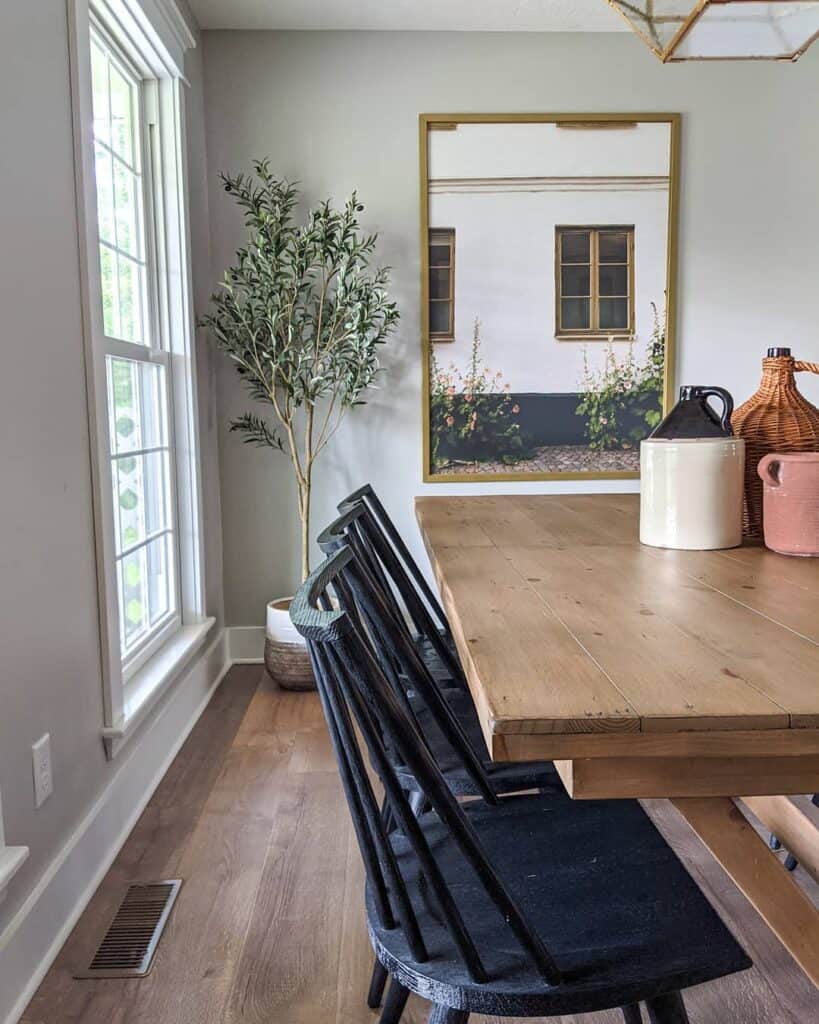 Mixing Contemporary Style Into a Farmhouse Dining Room