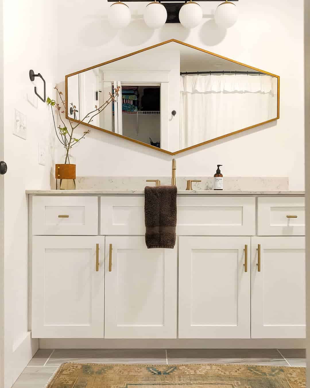 30 Unique and Aesthetically Pleasing Bathroom Cabinet Ideas