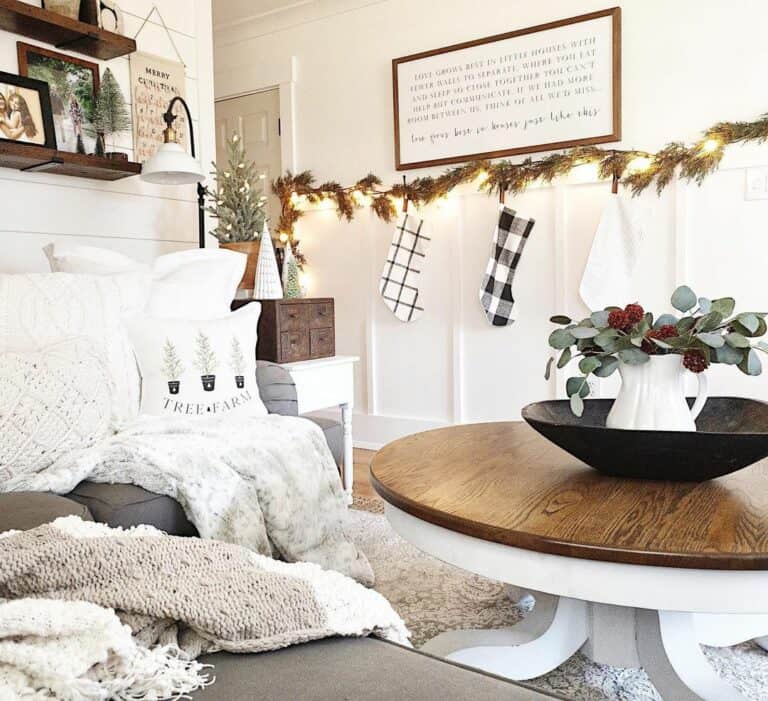 Modern Farmhouse Holiday Décor